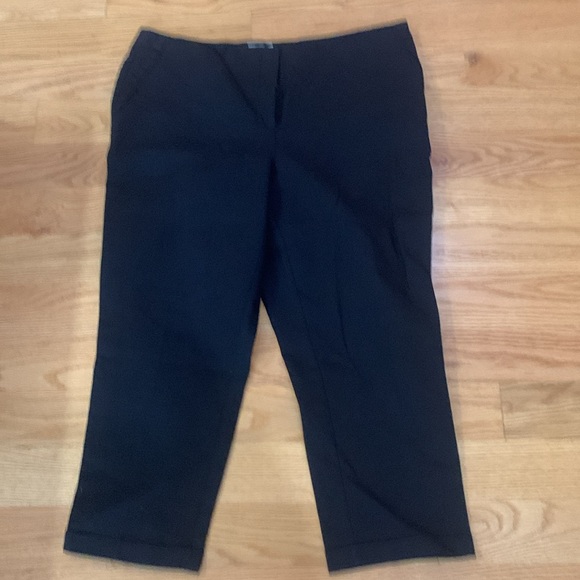 Chico’s so slimming by Chico’s Black stretch cuffed capris Sz 2.5/L - Picture 3 of 8